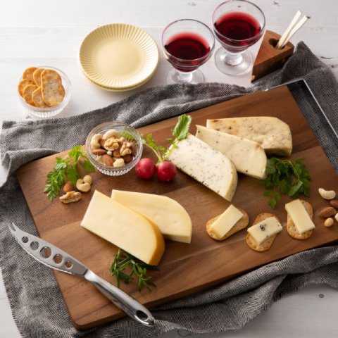 【冷蔵】オホーツクおこっぺ季節の有機セミハード熟成チーズ(土のみ入荷)