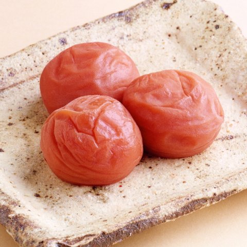 20 organic Nanko umeboshi plums (39002) from Nasu, Wakayama Prefecture