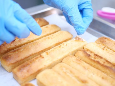 Pound cake made with domestic organic rice flour (plain) (available only on Wednesdays and Saturdays) 